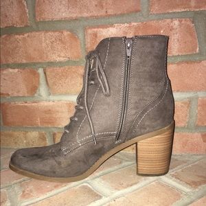 Universal Thread Boots size 12